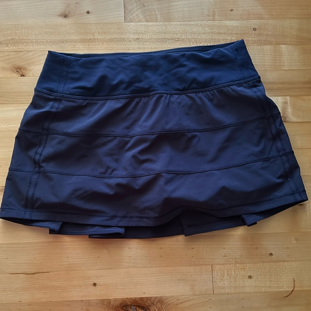 Pace Rival Navy Pleated Skirt Lululemon, size 4 regular